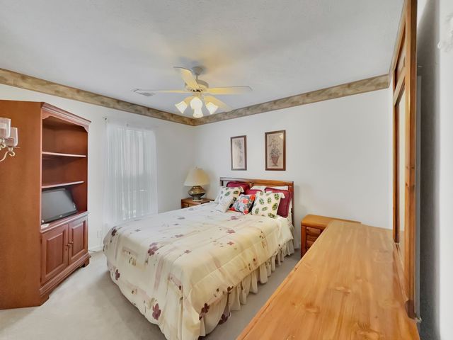 314 Lake Chateau Dr, Hermitage, TN 37076