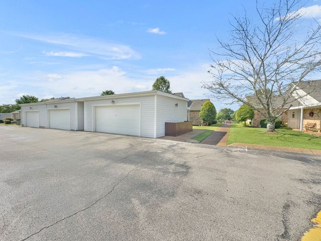 314 Lake Chateau Dr, Hermitage, TN 37076