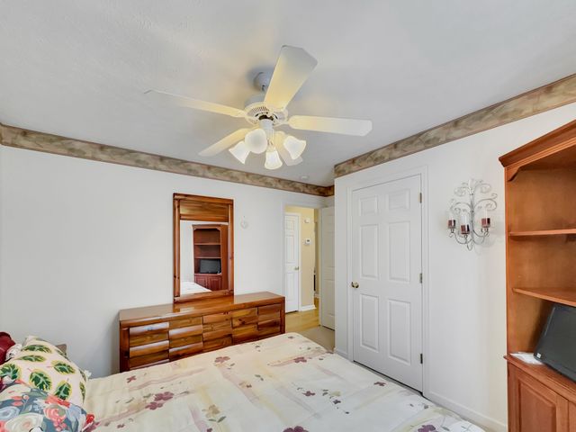 314 Lake Chateau Dr, Hermitage, TN 37076