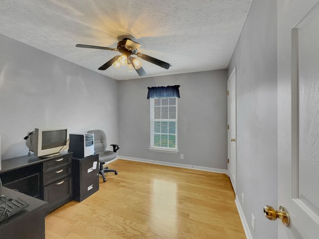 314 Lake Chateau Dr, Hermitage, TN 37076