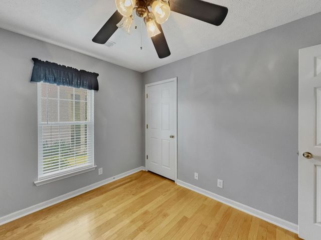 314 Lake Chateau Dr, Hermitage, TN 37076