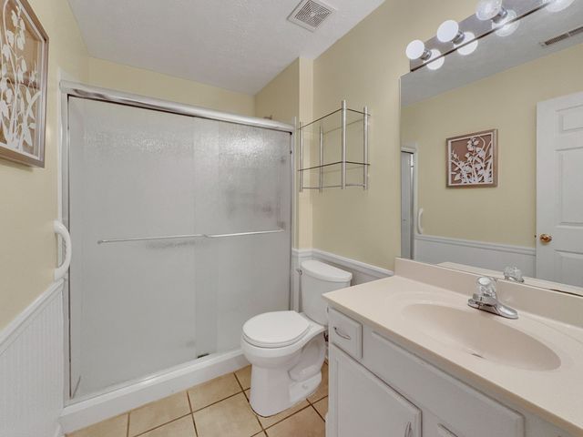 314 Lake Chateau Dr, Hermitage, TN 37076