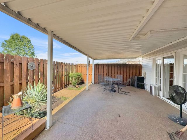 314 Lake Chateau Dr, Hermitage, TN 37076