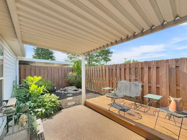 314 Lake Chateau Dr, Hermitage, TN 37076