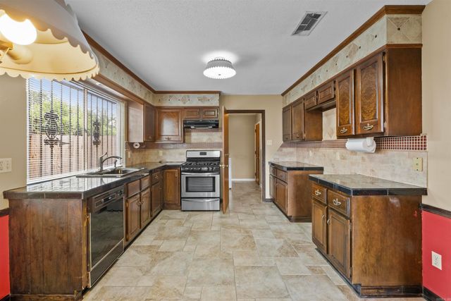 4 Pleasant Ct, Little Rock, AR 72211