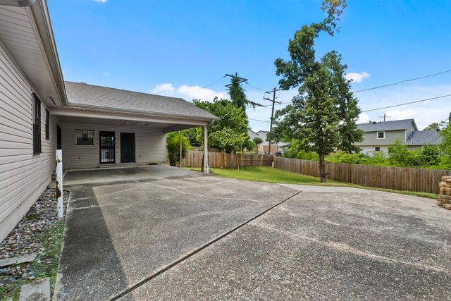 4 Pleasant Ct, Little Rock, AR 72211