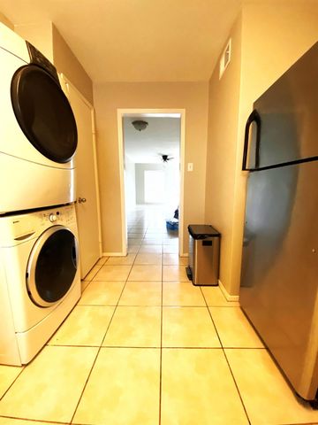 1102 W Tri Oaks Lane 103, Houston, TX 77043