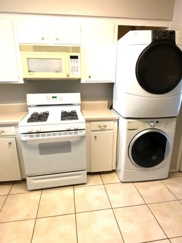 1102 W Tri Oaks Lane 103, Houston, TX 77043
