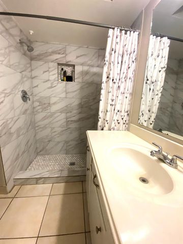 1102 W Tri Oaks Lane 103, Houston, TX 77043