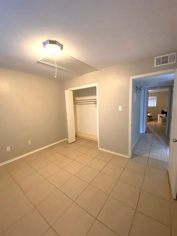 1102 W Tri Oaks Lane 103, Houston, TX 77043