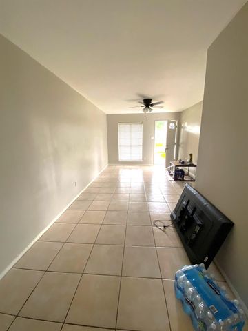 1102 W Tri Oaks Lane 103, Houston, TX 77043