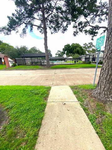 1102 W Tri Oaks Lane 103, Houston, TX 77043