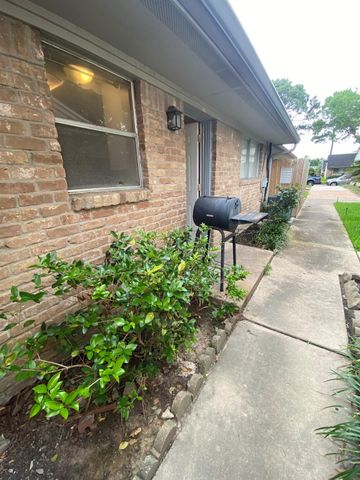 1102 W Tri Oaks Lane 103, Houston, TX 77043