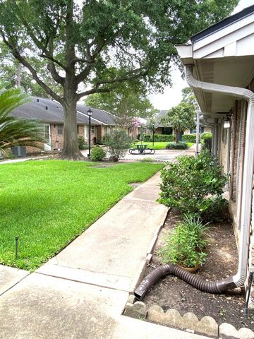1102 W Tri Oaks Lane 103, Houston, TX 77043