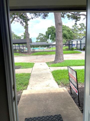 1102 W Tri Oaks Lane 103, Houston, TX 77043