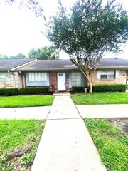 1102 W Tri Oaks Lane 103, Houston, TX 77043