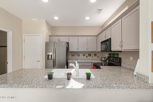 15627 W DESERT CROWN Way, Surprise, AZ 85374