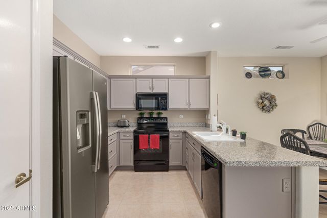 15627 W DESERT CROWN Way, Surprise, AZ 85374