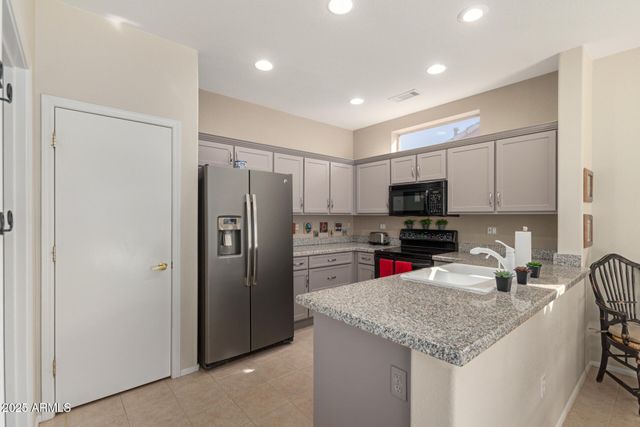 15627 W DESERT CROWN Way, Surprise, AZ 85374