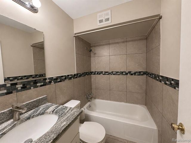 1880 Axtell Drive 2, Troy, MI 48084