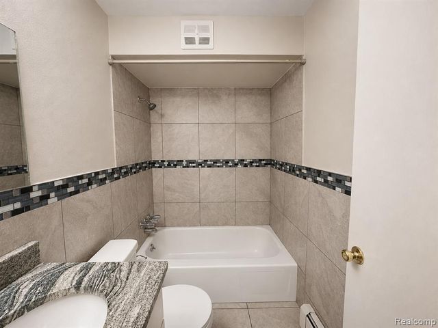 1880 Axtell Drive 2, Troy, MI 48084