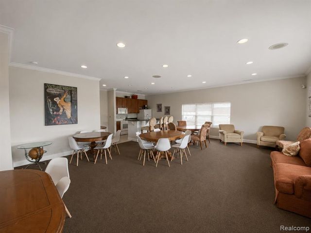 1880 Axtell Drive 2, Troy, MI 48084