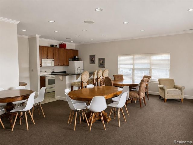 1880 Axtell Drive 2, Troy, MI 48084