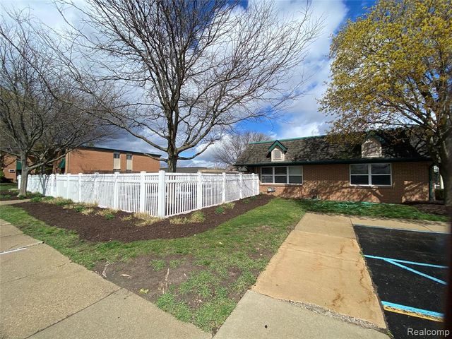 1880 Axtell Drive 2, Troy, MI 48084