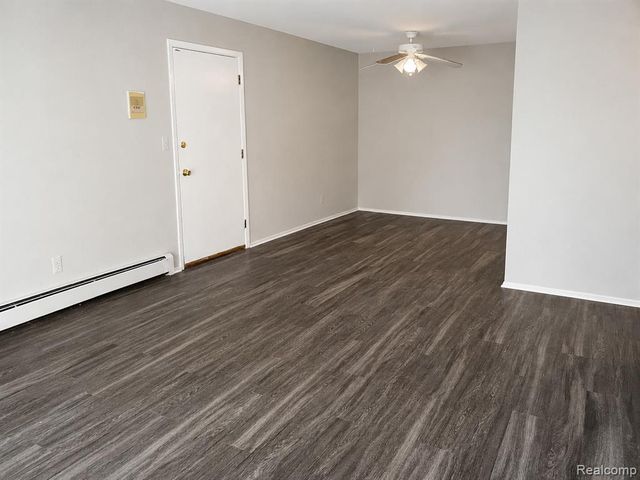 1880 Axtell Drive 2, Troy, MI 48084