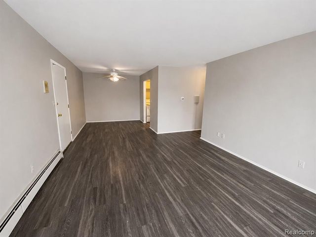 1880 Axtell Drive 2, Troy, MI 48084
