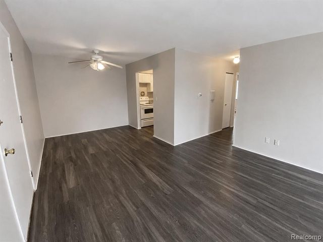 1880 Axtell Drive 2, Troy, MI 48084