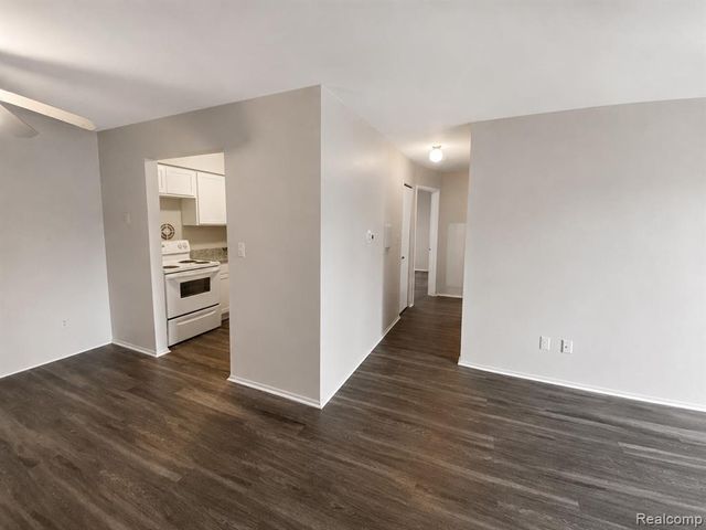 1880 Axtell Drive 2, Troy, MI 48084