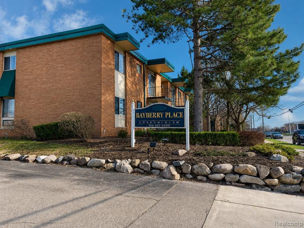 1880 Axtell Drive 2, Troy, MI 48084