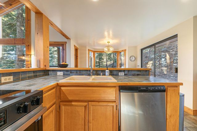 11504 Skislope Way, Truckee, CA 96161