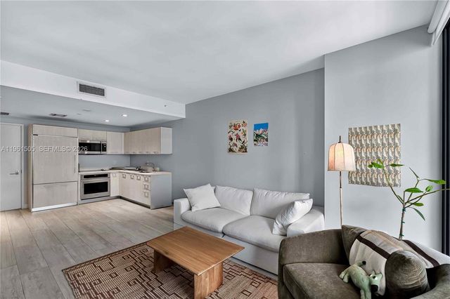 45 SW 9th St 3807, Miami, FL 33130