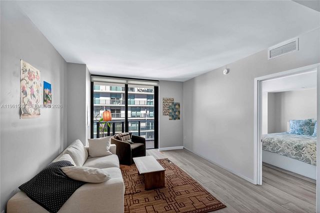 45 SW 9th St 3807, Miami, FL 33130