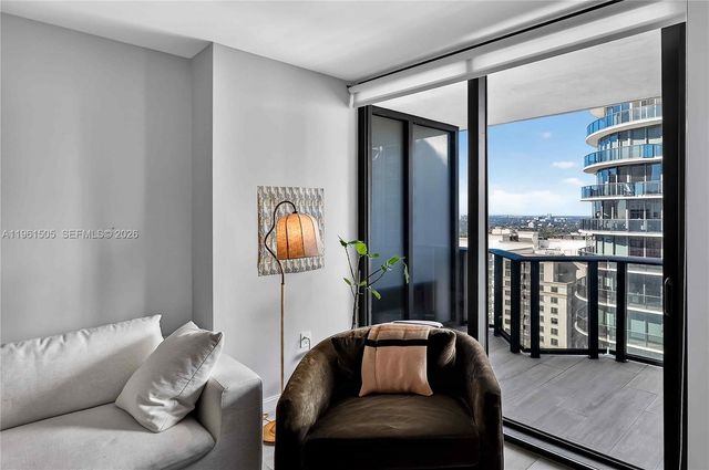 45 SW 9th St 3807, Miami, FL 33130