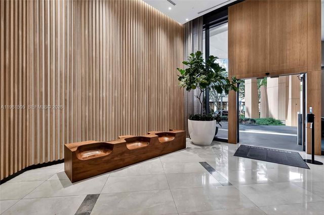 45 SW 9th St 3807, Miami, FL 33130