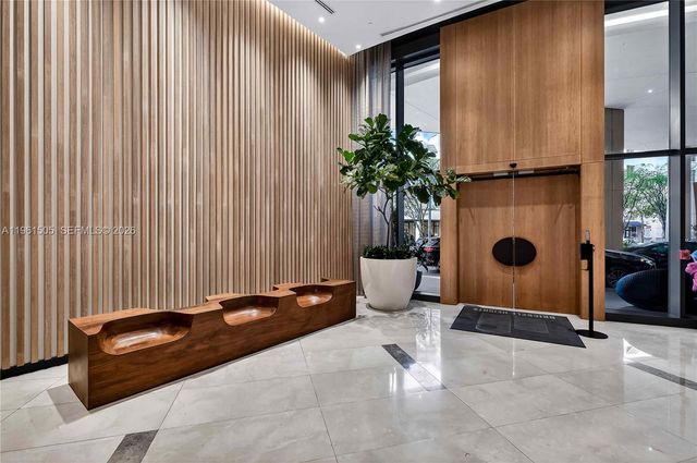 45 SW 9th St 3807, Miami, FL 33130