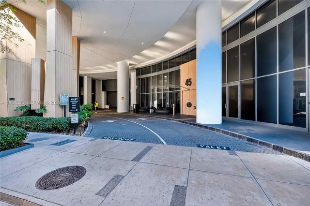 45 SW 9th St 3807, Miami, FL 33130