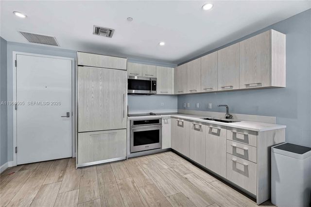 45 SW 9th St 3807, Miami, FL 33130