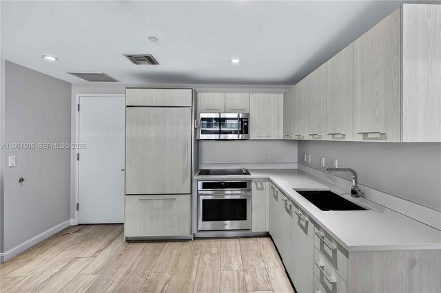 45 SW 9th St 3807, Miami, FL 33130