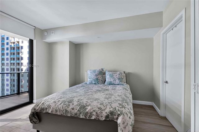 45 SW 9th St 3807, Miami, FL 33130