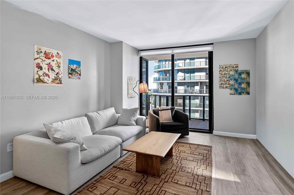 45 SW 9th St 3807, Miami, FL 33130