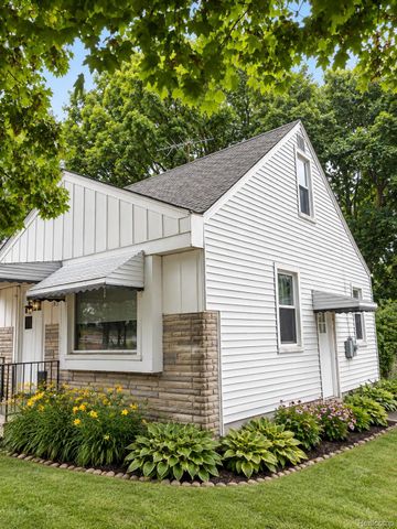 183 Scott Lake Road, Waterford Charter Township, MI 48328