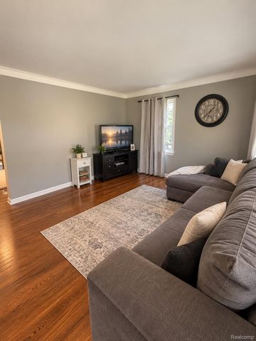 183 Scott Lake Road, Waterford Charter Township, MI 48328