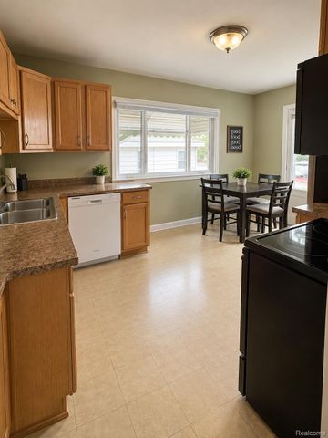 183 Scott Lake Road, Waterford Charter Township, MI 48328