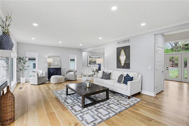 12650 Sherwood Drive, Leawood, KS 66209
