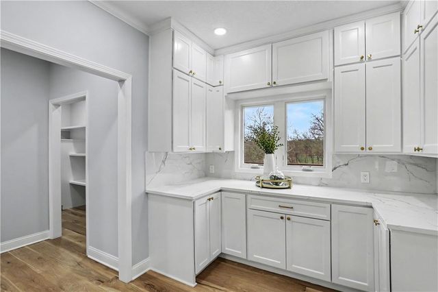 12650 Sherwood Drive, Leawood, KS 66209