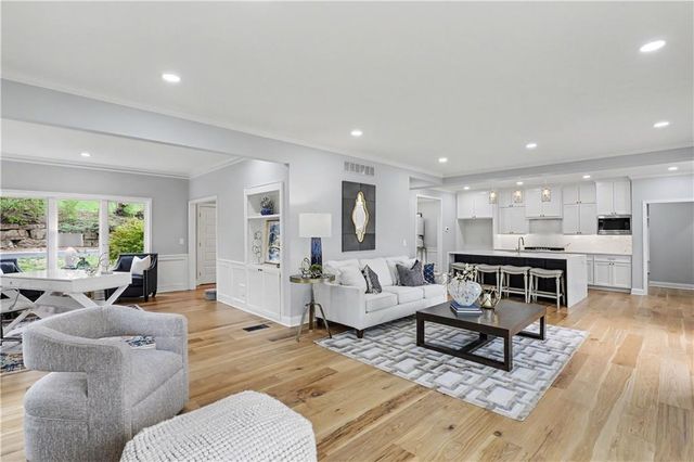 12650 Sherwood Drive, Leawood, KS 66209